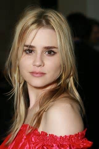 Alison Lohman Allison Lohman, Alison Lohman, Sharon White, Quick Hair Growth, 2000s Girl, Quick Hair, Celebrity Photography, Outlook Email, Email Account