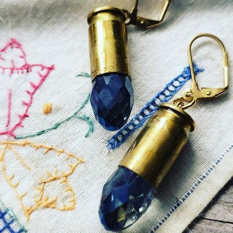 Shotgun Shell Jewelry, Shotgun Shell Crafts, Bullet Crafts, Trash Fashion, Unique Beaded Bracelet, Selling Stuff, Repurposed Necklace, Skull Crafts, Gold Tassel Earrings