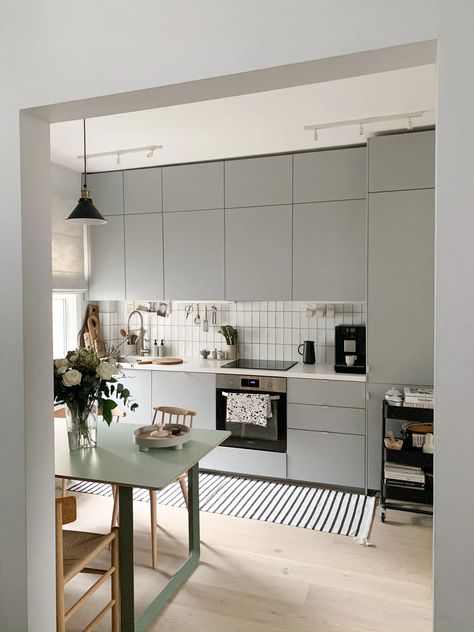 Grey Ikea Kitchen, Interior Ikea, Scandi Kitchen, Light Grey Kitchens, Серая Кухня, Ikea Kitchen Design, Feel Happier, Grey Kitchens, Kitchen Room Design