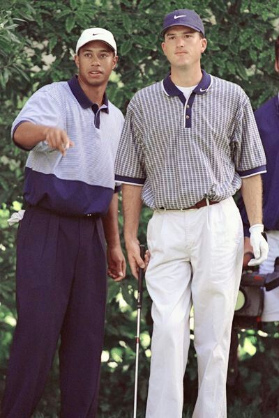 Tiger Woods and Casey Martin Old Money Golf Aesthetic, Vintage Golf Fashion Men, Vintage Golf Aesthetic, Tiger Woods Golf Outfit, Vintage Golf Apparel, Golf Style Men, Tiger Woods Iconic Photo, Golf Aesthetics, Golf Swag