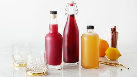 Cocktail In A Bottle, Premade Cocktails, Motel Ideas, Cocktails To Go, Boozy Recipes, Cocktail Aesthetic, Drink Art, Batch Cocktails, Drink Mixes