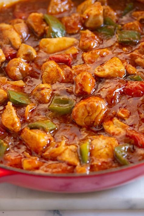 Healthy Saucy Chicken, Chicken And Capsicum Recipe, Red Onion Chicken, Saucy Chicken And Rice, Chicken With Bell Peppers And Onions, Chicken Shashlik Recipe, Chicken And Bell Pepper Recipes Healthy, Chicken And Green Pepper Recipes, Chicken And Pepper Recipes