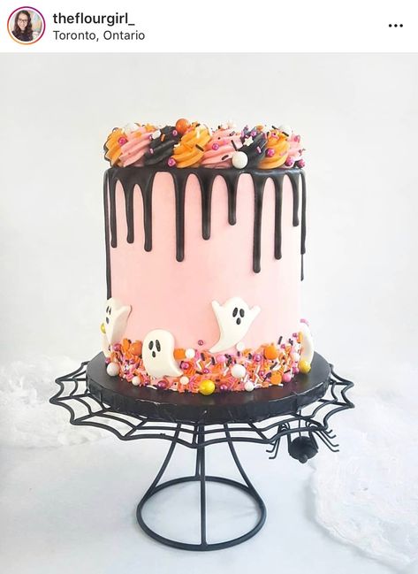 Birthday Cakes Halloween, Halloween Smash Cake, Cute Halloween Cakes, Round Birthday Cakes, Pasteles Halloween, Spooky Cake, Halloween First Birthday, Halloween 1st Birthdays, Halloween Birthday Cakes