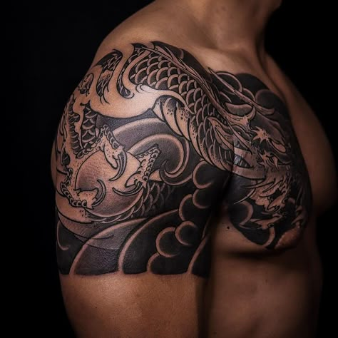 Japanese Shoulder Tattoo, Upper Shoulder Tattoo, Dragon Tattoo Chest, Japanese Tattoos For Men, Tattoo Japanese Style, Army Tattoos, Circle Tattoo, Mens Shoulder Tattoo, Tattoo Inspiration Men