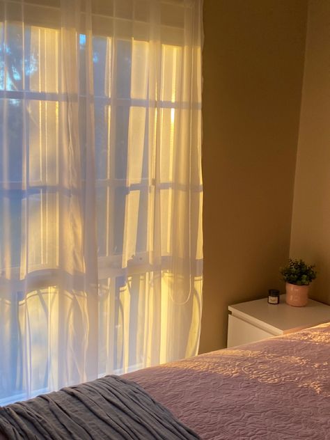 Sunlight Bedroom Aesthetic, Curtain Aesthetic Room, Aesthetic Room Curtains, Aesthetic Bedroom Curtains, Cute Curtains Bedroom Aesthetic, Gorden Jendela Aesthetic, Bedroom Curtains Aesthetic, Bedroom Aethestic, Aesthetic Curtains Bedroom