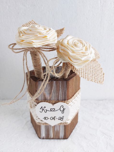 Cream Rose Rustic Wedding Guest Book Pen, Burlap Pen & Pen Holder, Vintage Flower Pen, Burlap Wedding, Rustic Wedding Decor, Cream Rose Pen White Flower Girl Crown, Wedding Guest Book Pen, Rustic Beach Wedding, Rustic Wedding Colors, Small Weddings Ceremony, Flower Pens, Rustic Wedding Guest Book, Pen Pen, Wedding Party Table