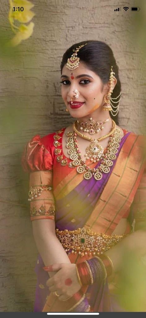 Pellikuthuru Function Outfits, Pelli Bottu For Bride, Varudu Kaavalenu Ritu Varma Sarees, Pelli Kuturu Sarees, Bottumala Designs Gold, Bride Pattu Sarees, Telugu Pellikuthuru Saree, Simple Telugu Bride, Pellikuturu Poses