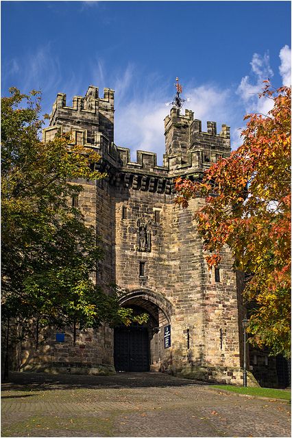 Lancaster, Inghilterra Fire Castle, Lancaster Uk, Lancaster England, Lancaster Castle, British Castles, English Castles, Big House, Historical Landmarks, England And Scotland