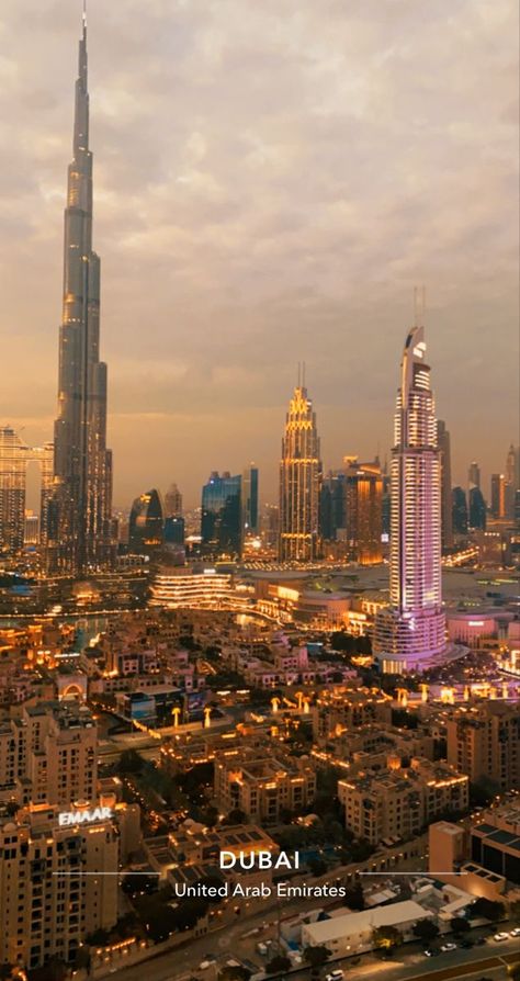 Dubai Wallpaper Aesthetic, Dubai Aesthetic Wallpaper, Dubai Aesthetic Night, Uae Aesthetic, Dubai Instagram Pictures, Dubai Wallpaper, Aesthetic Dubai, Dubai Architecture, Dubai Vacation