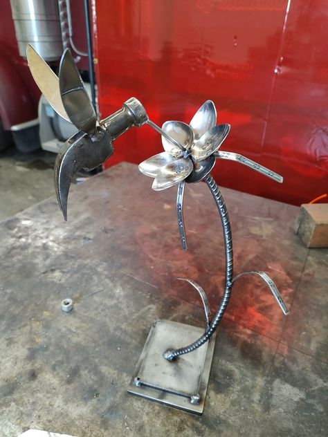 Welding Gifts, Cool Welding Projects, Metal Welding Art, Cutlery Art, Welding Crafts, Silverware Art, Flower Sculpture, Welding Art Projects, Welding And Fabrication