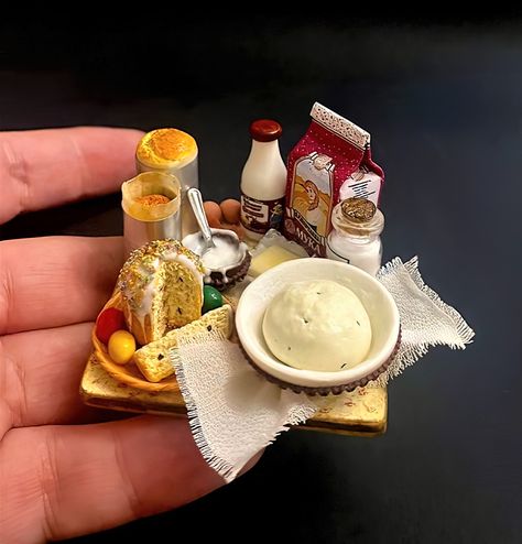 Miniture Food, Miniature Photography, Mini Stuff, Diy Doll Miniatures, Mini Doll House, Dollhouse Projects, Dollhouse Food, Tiny Food, Kitchen Models