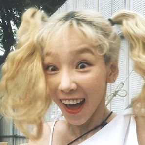 snsd kpop meme girls generation Snsd Meme, Girl General, Kim Taeyeon, Snsd Taeyeon, Kpop Meme, Girls Generation, Baby Face, Blonde, Memes