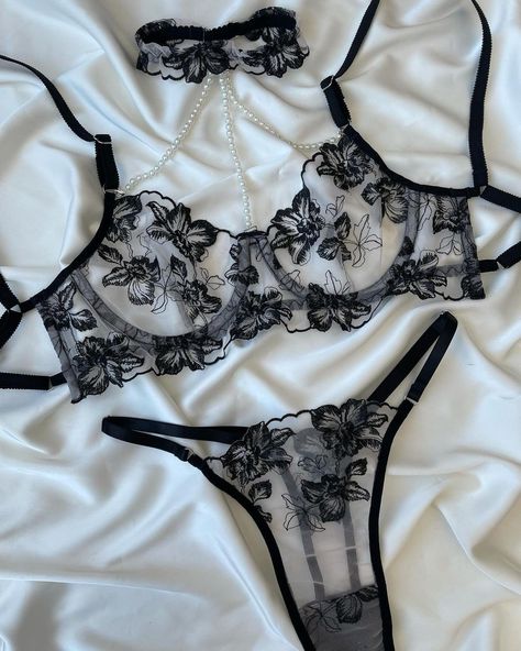 Langerai Outfits Aesthetic, Langray Outfits, Crop Top Encaje, Lingerielook Aesthetic, Lingerie Outfit Bedroom, Bra Ideas, Black Lace Lingerie, Sleepwear Fashion, Cute Lingerie