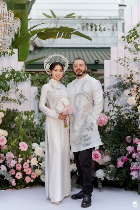 Vietnamese Wedding Dress, Vietnam Wedding, Cozy Wedding, Vietnamese Wedding, Wedding Night, So Sweet, Traditional Wedding, Wedding Suits, Beautiful Bride