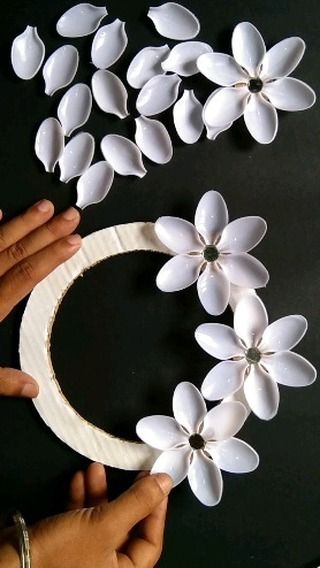 Craft Shiba | Paper Butterfly Making Ideas #insta #reels #diy #craft #instagram | Instagram Ideas Con Carton, Butterfly Wall Art Diy, Plastic Spoon Crafts, Spoon Craft, Spoon Crafts, Shorts Diy, Wall Hanging Crafts, Paper Butterfly, Best Out Of Waste