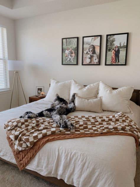 Chocolate And White Bedding, Tan Checkered Blanket, 2 Blankets On Bed, Checkered Throw Blanket Bedroom, Bedding Throw Blanket, Checkered Blanket Bedroom, Checkered Blanket Aesthetic, Layered Throw Blankets On Bed, Checkered Pillows Bedroom