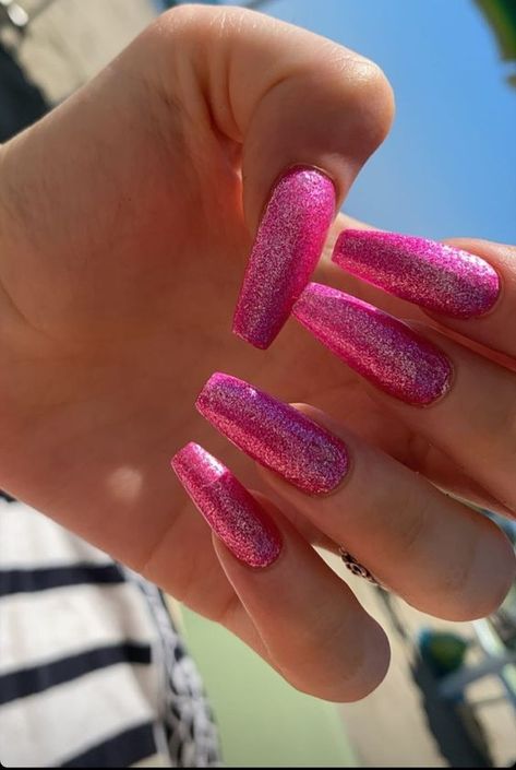 Nails Rosa Barbie, Nails Fucsia Hot Pink, Hot Pink Sparkle Nails, Nail Designs Hoco, Hot Pink Glitter Nails, Glittery Pink Nails, Fucsia Nails, Pink Nails Barbie, Sparkly Pink Nails