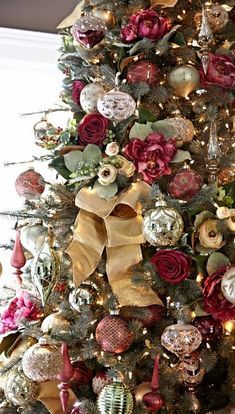 Decorate Tree, Burgundy Christmas, Christmas Tree Inspo, Raindrops And Roses, Romantic Christmas, Elegant Christmas Trees, Gold Christmas Decorations, Pink Christmas Decorations, Christmas Tree Inspiration