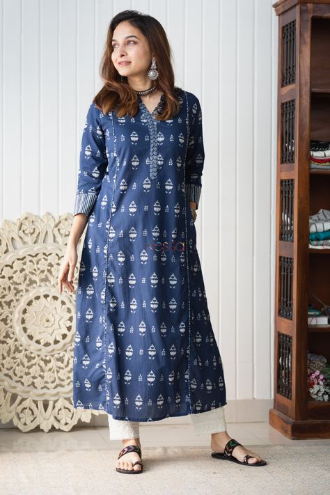 Crafted out of exquisite 100% cotton fabric, Padmini is a homage to the sensational history of indigo. The deep oceanic blue of the kurta is further adorned with vivid hand-block prints. Pair it with skin cotton palazzos for an effortlessly chic look. It comes with two side pockets and side slits. Indigo Kurta, Latest Salwar Kameez Designs, Kurtas For Women, Simple Kurta Designs, Designer Kurti Patterns, Kurta Dress, Teen Girl Dresses, Kurti Designs Party Wear, Kurta Designs Women