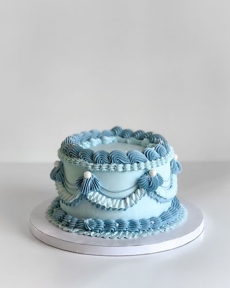 Baby blue 🩵 💙 Cake Deets: 🍰 2-Layer 6” Vanilla Bean Cake 🤍 Cream Cheese Filling 🧁 Vanilla Swiss Meringue Buttercream #killerbakeryla #killertreats #lambethcake #vintagecake #vintagecakes #minicakes #heartcakes #vintageheartcake #romance #vintagebirthdaycake Vintage Cream Cake, Blue Vintage Cake, Baby Blue Cake, Vanilla Bean Cake, Blue Velvet Cakes, Vanilla Bean Cakes, Bean Cake, Blue Icing, Vintage Birthday Cakes