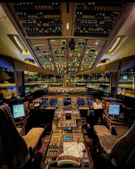 Boeing 777 Cockpit, Commercial Pilot Aesthetic, B777 Cockpit, Airline Pilot Aesthetic, Boeing 777 Wallpaper, Cockpit Aesthetic, Cockpit Wallpaper, Pilot Wallpaper, Plane Cockpit