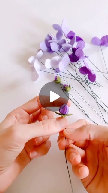 Felt Flower Headband Tutorial, Diy Felt Flowers Tutorial, Felt Hydrangea, Velvet Diy, Felt Flower Template, Felt Flowers Patterns, Felt Flower Tutorial, Felt Flower Wreaths, Felt Flowers Diy