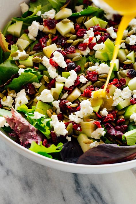 Meet my FAVORITE green salad—it's the perfect fresh side for cold weather meals! This simple and delicious green salad features apple, pepitas (pumpkin seeds), cranberries and goat cheese! #cookieandkate #greensalad #salad #healthyrecipe #thanksgiving Green Salad For Thanksgiving, Green Salad With Apples, Fall Salad Ideas, Easy Fall Salad, Cold Weather Meals, Toasted Pepitas, Green Apple Salad, Sliced Apple, Salad With Apples