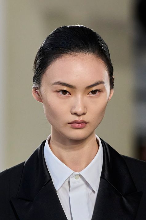 Sacai Spring 2023 Ready-to-Wear Collection | Vogue He Cong, Spring 2023 Ready To Wear, 2023 Ready To Wear Collection, 2023 Ready To Wear, Conde Nast, Spring 2023, Fashion Face, Muse, Fashion News