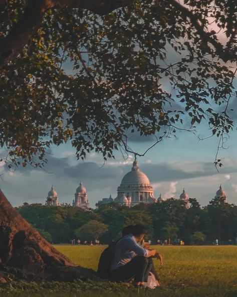 Aesthetic Kolkata, Kolkata Aesthetic, Bengali Culture, Fun Facts About Life, Mens Photoshoot Poses, Men Photography, Couple Picture Poses, World Cities, Cinematic Photography