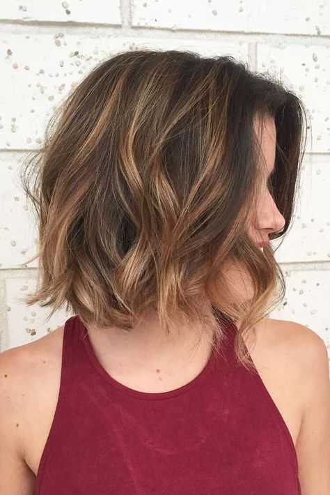 Easy to Style Short Layered Hairstyles ★ See more: http://lovehairstyles.com/easy-style-short-layered-hairstyles/ Above Shoulder Length Hair, Wavy Bob Hairstyles, Brunette Balayage, Super Hair, Short Hair Balayage, Trendy Hair Color, Balayage Brunette, Penteado Cabelo Curto, Hair Color Balayage