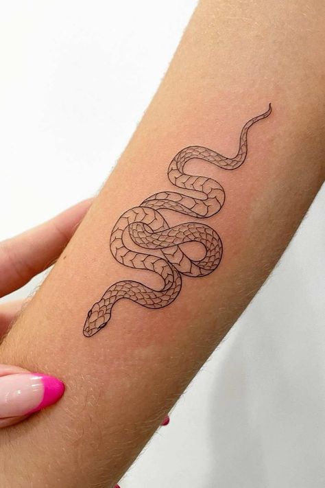 Snake Tattoo Meaning, Small Snake Tattoo, Tato Tradisional, Snake Tattoo Design, Forearm Tattoo Women, Medusa Tattoo, Shoulder Tattoos For Women, Back Tattoo Women, Arm Tattoos For Women