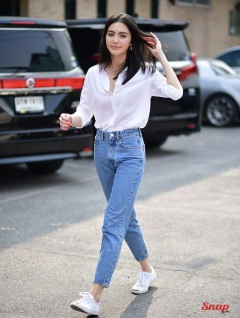 Business Casual Dress Code, Davika Hoorne, Outfits Con Jeans, Thai Fashion, Jacket Outfit Women, Office Casual Outfit, Casual College Outfits, Fashion Top Outfits, Desi Fashion Casual