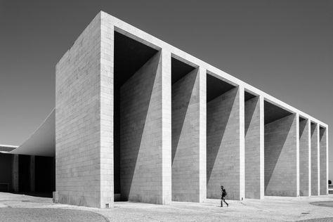 AD Classics: Expo'98 Portuguese National Pavilion / Álvaro Siza Siza Alvaro, Pavilion Structure, Alvaro Siza, Lisbon City, Pavilion Architecture, Modern Architects, Top Architects, Brutalist Architecture, Sustainable Architecture