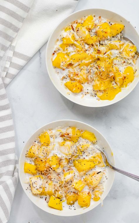 Mango Sticky Oatmeal, Oatmeal With Mango, Breakfast Ideas Weekday, Mango Breakfast Recipes, Mango Recipes Breakfast, Mango Breakfast, Low Calorie Oatmeal, Breakfast Overnight Oats, Cooked Oatmeal