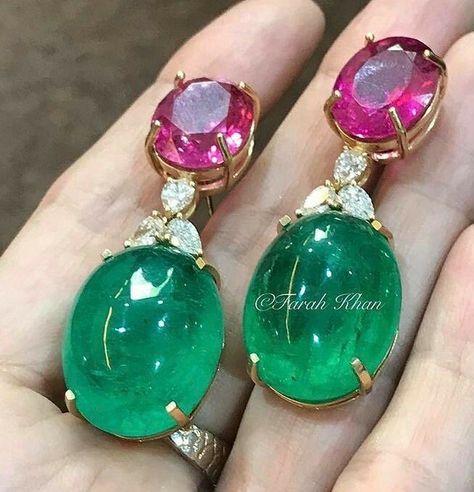 Earrings With Diamonds, Gold Bridal Earrings, Jewelry Design Earrings, India Jewelry, Jewelry Design Necklace, Fancy Jewelry, Emerald Earrings, Emerald Jewelry, Green And Pink