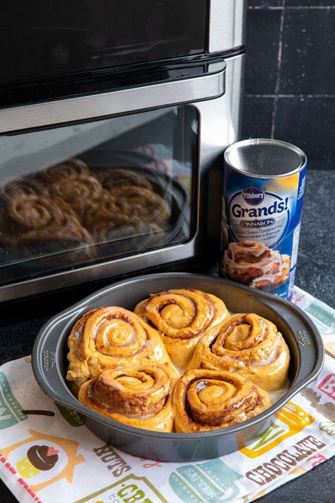 Air Fryer Cinnamon Rolls - Fast and Slow Cooking Cinnamon Rolls In Air Fryer, Kalorik Air Fryer, Rolls In Air Fryer, Air Fryer Cinnamon Rolls, Freeze Pancakes, Cinnamon Roll Dough, Hot Breakfast, Canned Biscuits, Fast And Slow