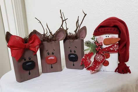 Christmas Bazaar Ideas, Wood Christmas Decorations, Christmas Craft Show, Christmas Blocks, Wooden Christmas Crafts, Christmas Crafts To Make, Christmas Themes Decorations, Christmas Signs Wood, Christmas Crafts For Gifts