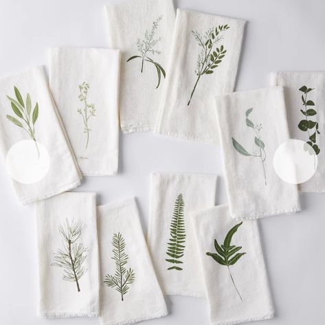 Best Gifts For Gardeners, Wild Ferns, Rabbit Foot Fern, Resurrection Fern, Wood Fern, Waterproof Picnic Blanket, Rabbits Foot, Exploring Nature, Best Housewarming Gifts