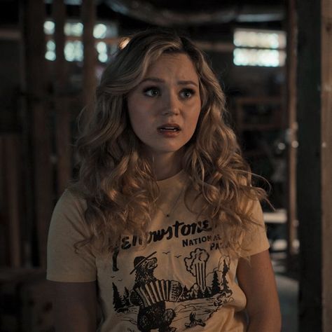 Courtney Whitmore, Brec Bassinger, Female Actresses, The Cw, Star Girl, Vintage Hairstyles, Girl Costumes, Face Claims, Woman Face