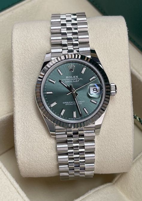 Silver Watch Men, Rolex Aesthetic, Aesthetic Watches, Y2k Bracelets, Luxury Watches For Women, Bracelet Hermes, Watch Aesthetic, Rolex Oyster Perpetual Datejust, Stylish Watches Men