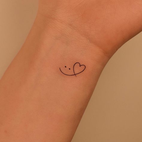 Buku Diy, Tato Henna, Hand Tattoos For Girls, Muster Tattoos, Small Pretty Tattoos, Petite Tattoos, Tattoos Geometric, Small Hand Tattoos, Classy Tattoos