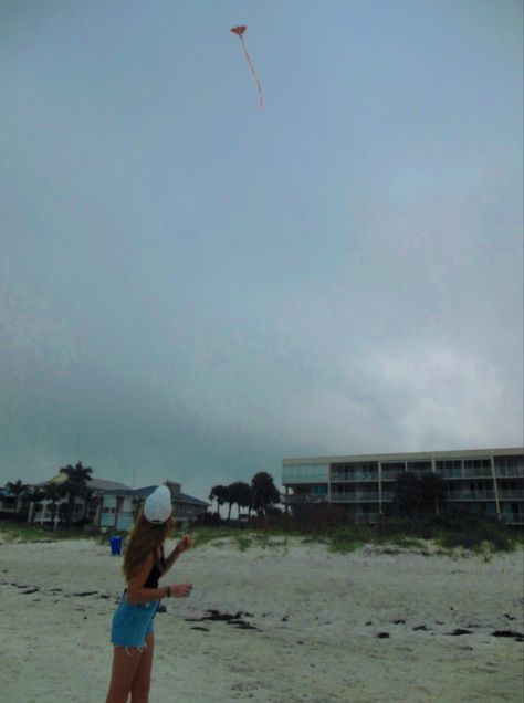 Hat girl flying a kite on the beach Kite Aesthetic, Flying A Kite, Summer Vision, Go Fly A Kite, Together Lets, Kite Flying, Summer Bucket Lists, On Beach, Summer Bucket