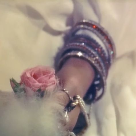 Mughal E Azam Aesthetic, Maula Mere Maula Aesthetic, Mughal Aesthetic, Mughal E Azam, Eco Goth, Desi Things, Dark Bohemian, South Asian Aesthetic, Bollywood Aesthetic