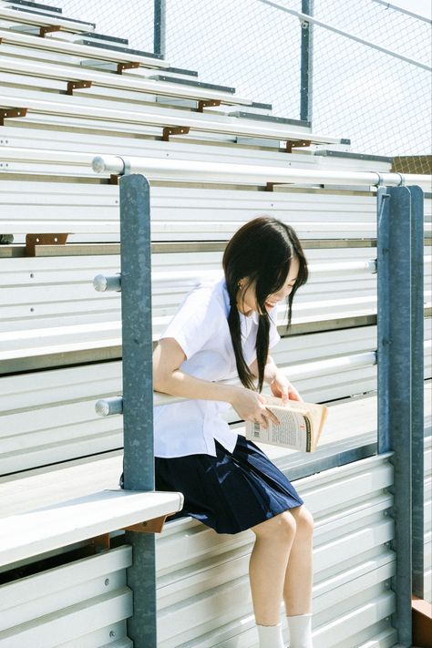 Bleachers Aesthetic, Japanese Middle School, Photography Nostalgia, Nostalgia Childhood, College Uniform, Spring School, College Friends, Friend Friendship, Bleachers