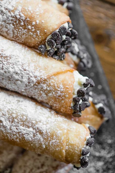 Authentic Cannoli Filling, Best Cannoli Filling Recipe, Cannoli Recipe Filling, Authentic Italian Cannoli Recipe, Homemade Cannoli Recipe, Cannoli Recipes, Italian Dessert Recipes, Homemade Cannoli, Danish Recipes