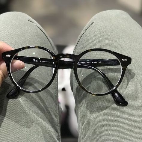 School Glasses, Glasses Ray Ban, Ray Ban Frames, Glasses Trends, Womens Glasses Frames, Trendy Glasses, Ray Ban Glasses, Cute Sunglasses, Handbags Luxury