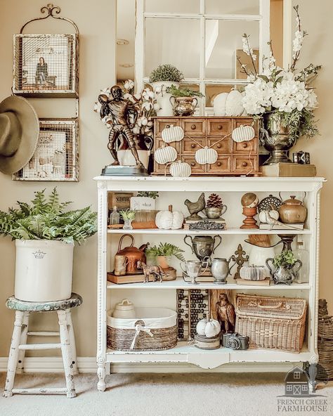 Neutral Fall Farmhouse Living Room Fall Farmhouse Living Room, Antique Living Room, Antique Farmhouse Decor, Antique Booth Ideas, Hutch Decor, Fall Farmhouse, Vintage Farmhouse Decor, Farmhouse Living Room, Farmhouse Fall Decor