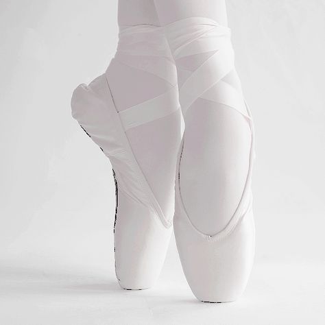 White elegance  #ballerina #ballet #white #whiteaesthetic #allwhite #allwhiteeverything #dance Pale Aesthetic, Anna Pavlova, White Elegance, Cloak And Dagger, White Swan, Pointe Shoes, Aesthetic Colors, Shades Of White, Black Swan