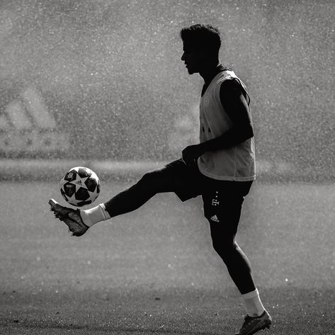 Football Training Program, Soccer Shoot, Soccer Images, Cr7 Football, Best Soccer Shoes, Football Photography, Soccer Inspiration, Soccer Boys, Football Boys