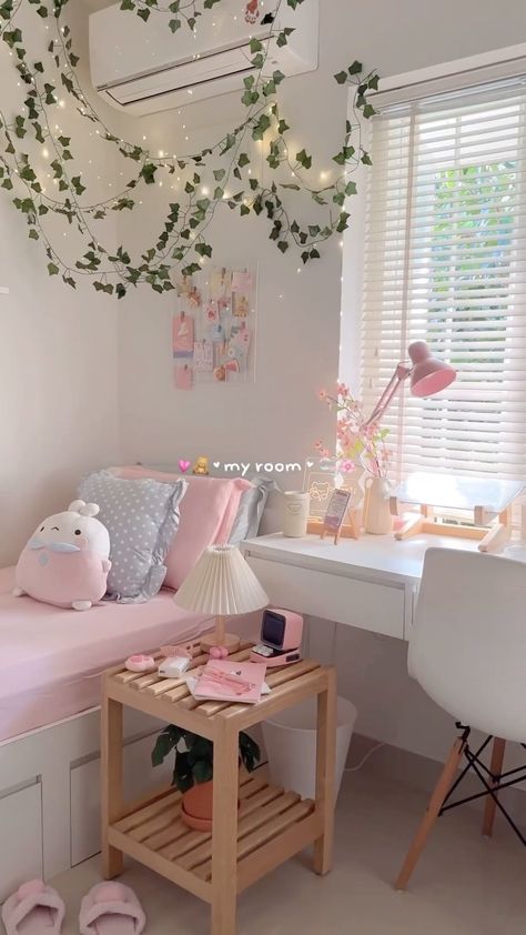 Pretty Dorm Room, Pink Dorm Rooms, Pink Dorm, Preppy Bedroom, Pastel Room Decor, Dorm Room Ideas, Cute Bedroom Ideas, Room Redesign, Pastel Room